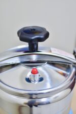 Nunix 4 Litres Pressure Cooker - Image 3